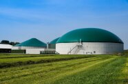 Gärbehälter einer Biogasanlage. Quelle: Countrypixel/Adobe Stock